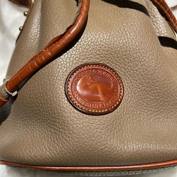 Dooney & Bourke Pebble Grain Drawstring Bucket Bag Crossbody Fisherman Core B89 - Picture 3 of 10